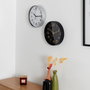 Home Deco Factory Reloj de Pared Silencioso Studio, Diámetro 25 cm, Colección Essentiel, Funciona con Pila AA
