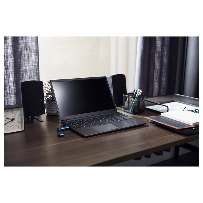 Kingston IronKey Vault Privacy 50C 256GB USB-C 3.2 Gen 1 Llavero Seguro AES-256 FIPS 197 Resistente al Agua IPX8 Negro y Azul