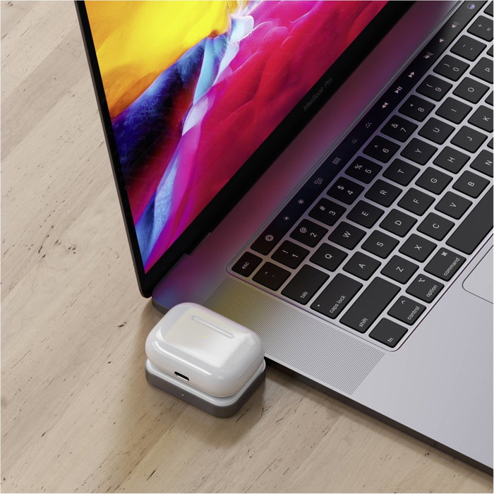 Satechi USB-C Wireless Charging Dock para AirPods, Blanco / Gris