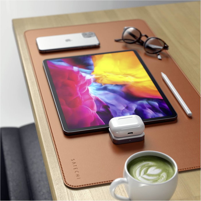 Satechi USB-C Wireless Charging Dock para AirPods, Blanco / Gris