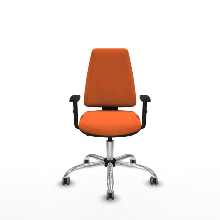 Silla de oficina Elche con mecanismo Asincro tapizada con Tela color Naranja. Equipada con Base cromada, Brazos 1D y Ruedas 65 mm parqué