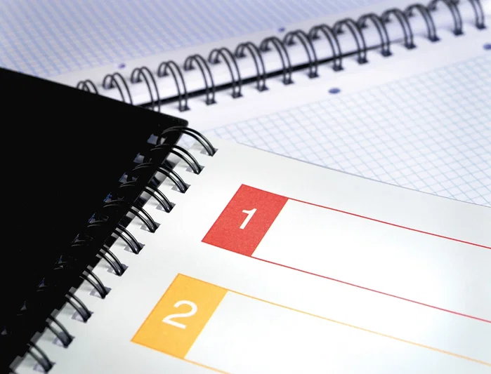 Liderpapel Cuaderno Espiral Micro Executive A4 con Tapa de Plástico Metalizada