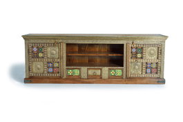 Giner y Colomer Mueble Televisor en Madera de Acacia con Detalles de Azulejo y Bronce, 60 x 180 x 40 cm