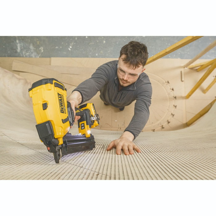 DeWalt DCN210SD2-QW Clavador de clavos inalámbrico 18V/2Ah