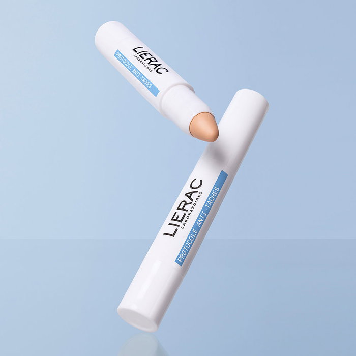 LIERAC Protocolo Anti-manchas Tratamiento Stick con Color SPF50 2,7 g - Stick Corrector de Manchas con Filtros UVA/UVB, Vitamina E