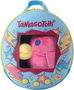 Bandai Mochila Tamagotchi con Peluche Hashizotchi Evolutivo 3 Etapas - Licencia Oficial, Coleccionable, Asas Ajustables