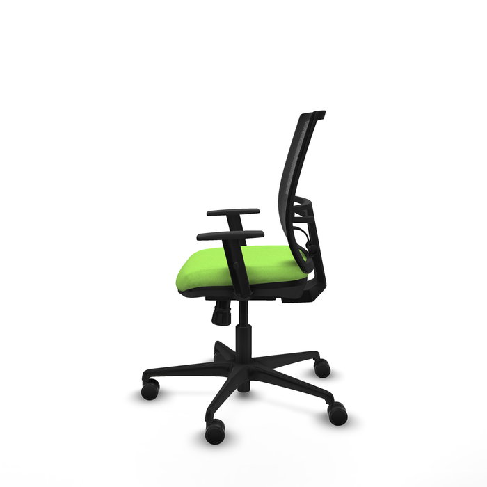 Silla de oficina Yunquera con mecanismo Sincro tapizada con Tela color Pistacho y malla color Negro. Equipada con lumbar 1D, Brazos 1D y Ruedas 65mm nailon