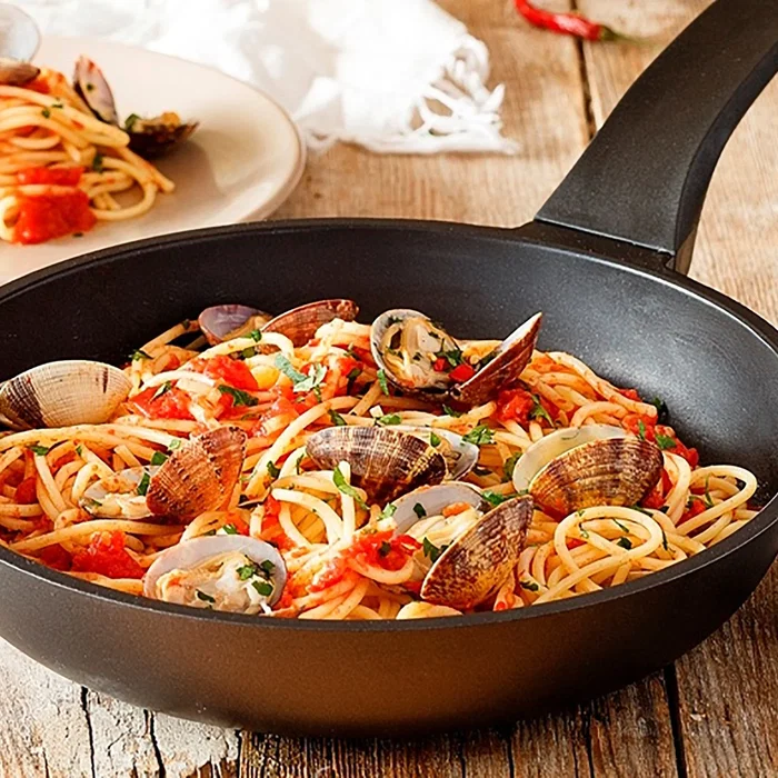 BRA Efficient A271226 Sartén de Aluminio Forjado 26 cm, Negro y Naranja, Antiahdherente, Apta para Inducción y Lavavajillas