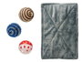 Mascow Set Alfombra Mascota 3 Bolas 59.5x38x3 cm + Bolas 4.5 cm Gris Poliéster y Sisal (Set de 12)