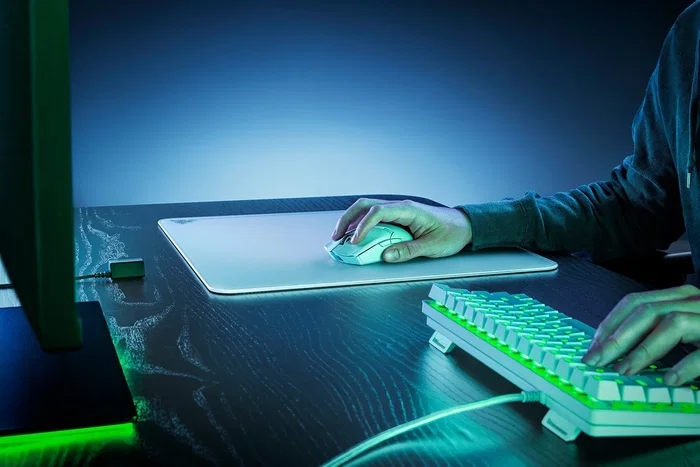 Razer Atlas Alfombrilla de ratón para juegos Blanco Vidrio Templado 400x450mm