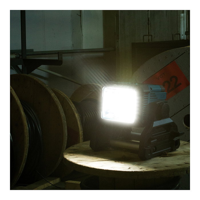 Makita DEADML811 Luz de Trabajo LED 31.5W Negro/Azul Makita DEADML811 Luz de Trabajo LED 31.5W Negro/Azul