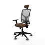 Silla de oficina Motilla con mecanismo Sincro tapizada con Tela color Marrón oscuro y malla color Gris. Equipada con lumbar 1D, Brazos 3D, Cabecero Fijo y Ruedas 65 mm parqué