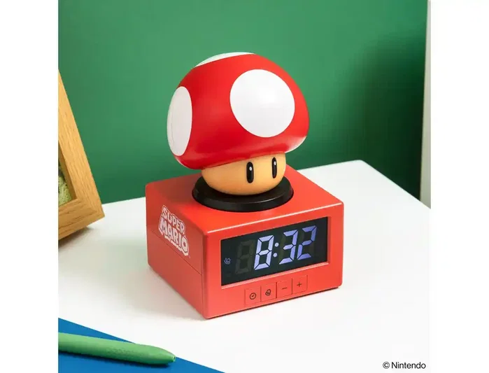 Nintendo Super Mario Despertador Digital con Pantalla LED, Función Snooze y Sonidos Oficiales, Reloj Alarma Icono Super Mushroom para Fans y Coleccionistas
