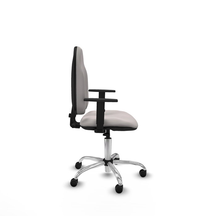 Silla de oficina Algarra con mecanismo Contacto permanente básico tapizada con Similpiel color Blanco. Equipada con Base cromada, Brazos 1D y Ruedas de parqué