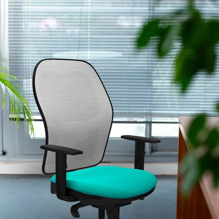 Silla de oficina Jorquera con mecanismo Sincro tapizada con Similpiel color Turquesa y malla color Azul. Equipada con lumbar 1D, Brazos 1D y Ruedas 65mm nailon