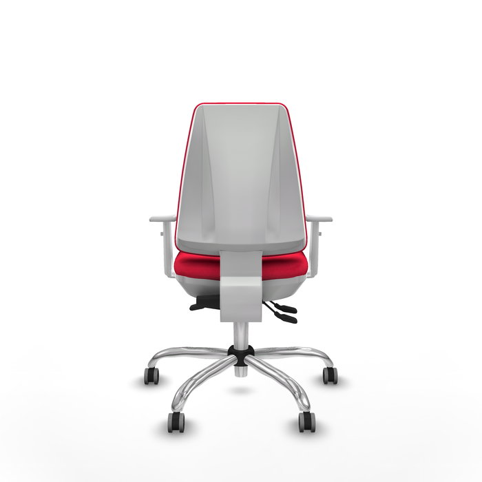 Silla de oficina Elche con mecanismo Asincro tapizada con Tela color Rojo. Equipada con Base cromada, Reposabrazos blancos y Ruedas 65 mm parqué