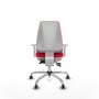 Silla de oficina Elche con mecanismo Asincro tapizada con Tela color Rojo. Equipada con Base cromada, Reposabrazos blancos y Ruedas 65 mm parqué