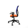 Silla de oficina Motilla con mecanismo Sincro tapizada con Tela color Naranja y malla color Azul. Equipada con lumbar 1D, Brazos 3D y Ruedas 65 mm parqué