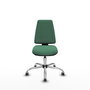 Silla de oficina Elche con mecanismo Asincro tapizada con Tela color Verde esmeralda. Equipada con Base cromada, Sin brazos y Ruedas 65 mm parqué