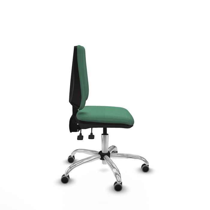 Silla de oficina Elche con mecanismo Asincro tapizada con Tela color Verde esmeralda. Equipada con Base cromada, Sin brazos y Ruedas 65 mm parqué