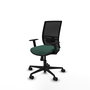 Silla de oficina Yunquera con mecanismo Sincro tapizada con Tela color Verde botella y malla color Negro. Equipada con lumbar 1D, Brazos 1D y Ruedas 65mm nailon