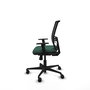 Silla de oficina Yunquera con mecanismo Sincro tapizada con Tela color Verde botella y malla color Negro. Equipada con lumbar 1D, Brazos 1D y Ruedas 65mm nailon