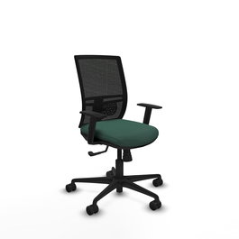 Silla de oficina Yunquera con mecanismo Sincro tapizada con Tela color Verde botella y malla color Negro. Equipada con lumbar 1D, Brazos 1D y Ruedas 65mm nailon