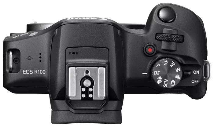 Canon EOS R100 con kit de objetivos RF-S 18-45mm y RF-S 55-200mm, Negro Canon EOS R100 con kit de objetivos RF-S 18-45mm y RF-S 55-200mm, Negro