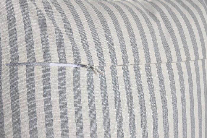 DKD Home Decor Cojín Algodón Reciclado Gris con Volante de Rayas 45x45x45