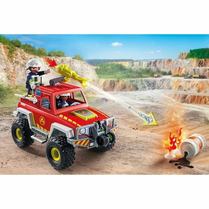 PLAYMOBIL Camión de bomberos con bidón en llamas 71824
