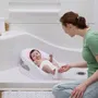 Ingenuity 19577013 Asiento de Baño Antideslizante para Bebés de 0 a 6 Meses o 9 kg, Asiento Perforado para Dejar Fluir el Agua, Rosa