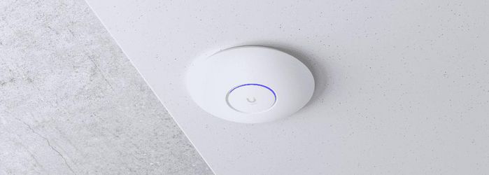 Ubiquiti Punto de Acceso WiFi6 1500 ft², 2x2 MIMO, 573.5 / 2402 Mbps, 3 / 5.4 dBi