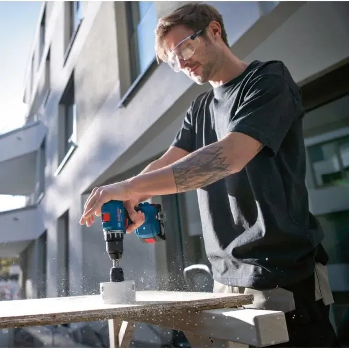 Bosch Professional GSR 18 V Taladro + 2 Baterías 2.0AH + Cargador + 82 Piezas en L Case BOS4059952635682