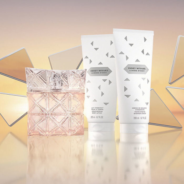 Issey Miyake LUMIÈRE D'ISSEY Loción Corporal 200 ml - Hidratación con Brillo, Piel Suave y Radiante, Fragancia Floral Ambarina Issey Miyake LUMIÈRE D'ISSEY Loción Corporal 200 ml - Hidratación con Brillo, Piel Suave y Radiante, Fragancia Floral Ambarina