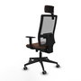 Silla de oficina Horna con mecanismo Sincro/Traslack tapizada con Tela color Marrón oscuro y malla color Gris. Equipada con lumbar 1D, Brazos 1D, Cabecero 2D y Ruedas 65 mm parqué