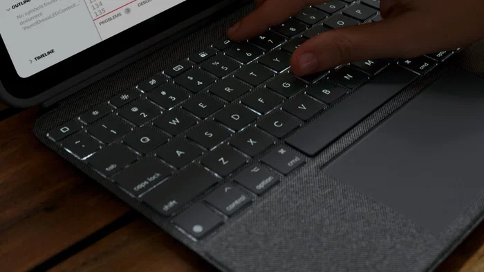 Logitech 920-011439 Combo Touch Funda Teclado con Trackpad para iPad 10ª Generación, QWERTY Español, Smart Connector, Retroiluminado, Modo Dibujo/Ver, Gris Oxford