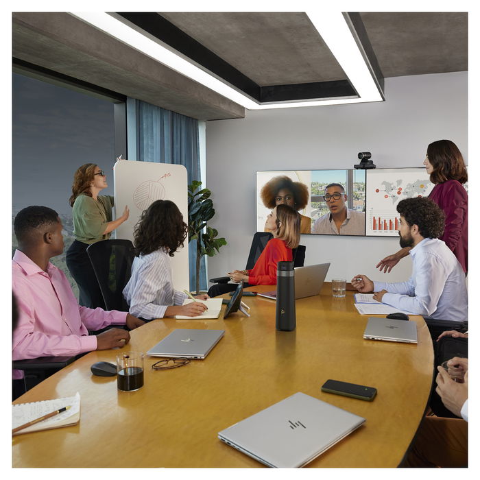 HP Poly Studio E60 Cámara Inteligente 4K MPTZ con Zoom Óptico 12x