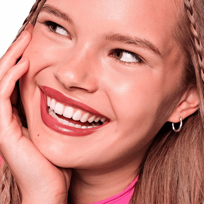 ESSENCE SATIN GLOW barra de labios brillo luminoso #05-Chai There! 3,5 g ESSENCE SATIN GLOW barra de labios brillo luminoso #05-Chai There! 3,5 g