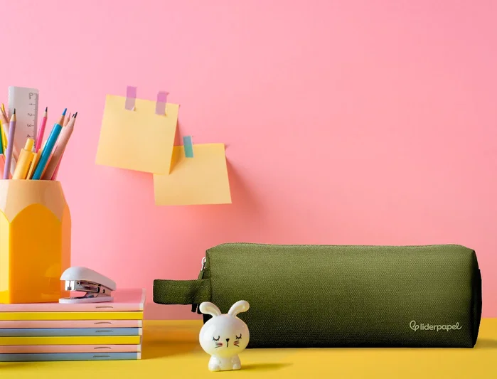 Liderpapel Estuche portatodo Classic rectangular con asa verde militar