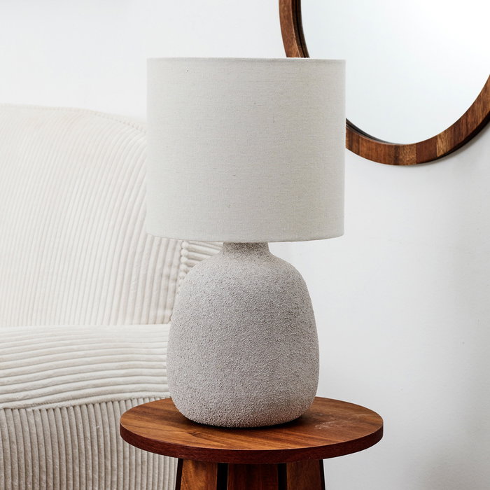 Home Deco Factory Lámpara Cerámica Grabada Cocooning con Pantalla Lino Altura 40 cm Home Deco Factory Lámpara Cerámica Grabada Cocooning con Pantalla Lino Altura 40 cm