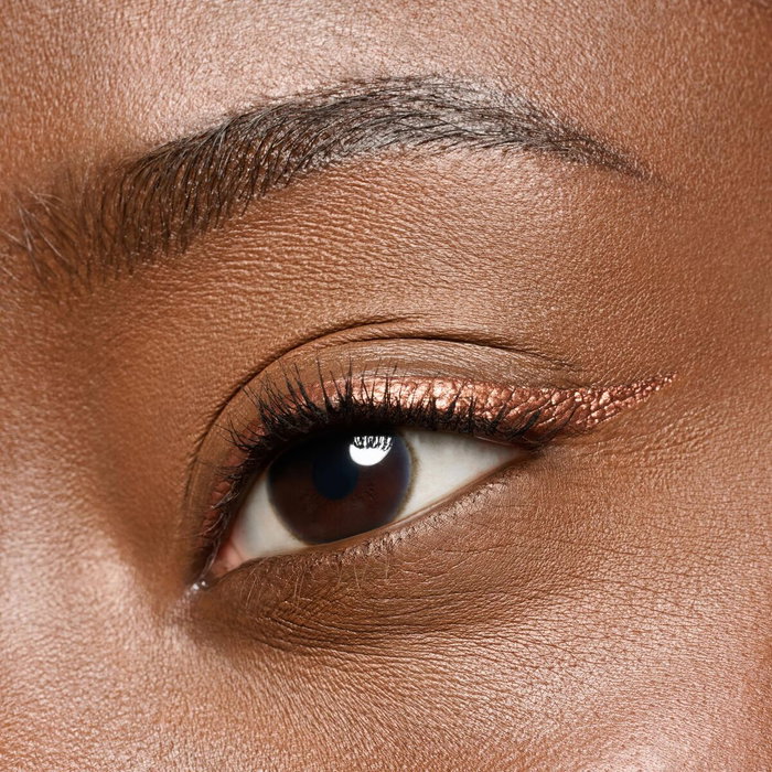 Essence COLOUR IT! Eyeliner líquido metálico 01-Burnished Bronze Essence COLOUR IT! Eyeliner líquido metálico 01-Burnished Bronze