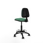 Taburete Isso con mecanismo Contacto permanente básico tapizada con Tela color Verde esmeralda. Equipado con Base poliamida negra, Sin brazos y Ruedas de nailon 50 mm
