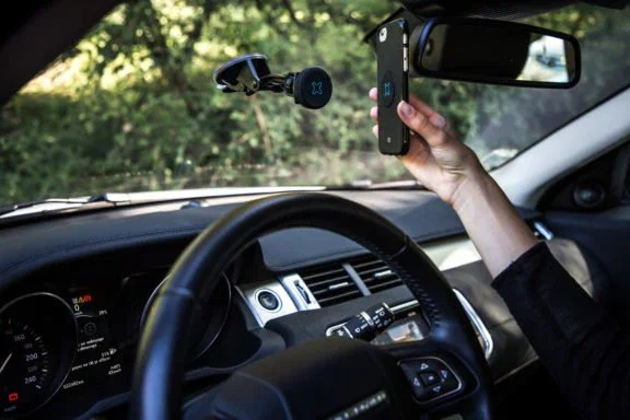 Mobilis 044006 Soporte Pasivo para Teléfono Móvil/Smartphone y Navegante - Negro para Coche y Barco con Montaje Mecánico/Magnético y Ventosa