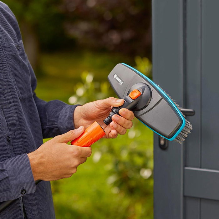 Gardena Cepillo de Cerdas Suaves para Superficies Delicadas, Orientable 360°, Protección Anti-Rayaduras Gardena Cepillo de Cerdas Suaves para Superficies Delicadas, Orientable 360°, Protección Anti-Rayaduras