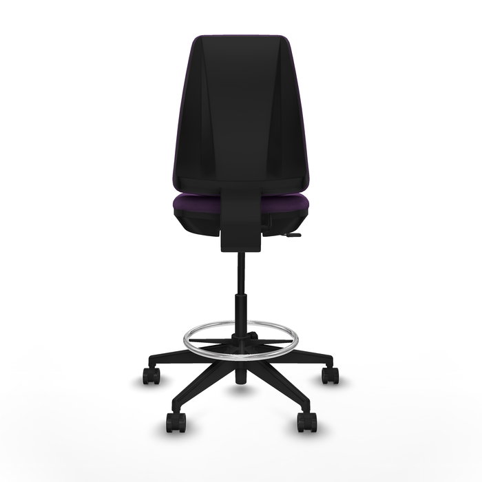 Taburete Elche con mecanismo Contacto permanente básico tapizada con Tela color Morado. Equipado con Base piramidal negra, Sin brazos y Ruedas 65mm nailon