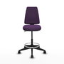 Taburete Elche con mecanismo Contacto permanente básico tapizada con Tela color Morado. Equipado con Base piramidal negra, Sin brazos y Ruedas 65mm nailon