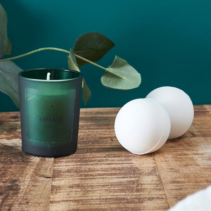 Cosmetic Club Kit Vela y 2 Bombas de Baño Almendras