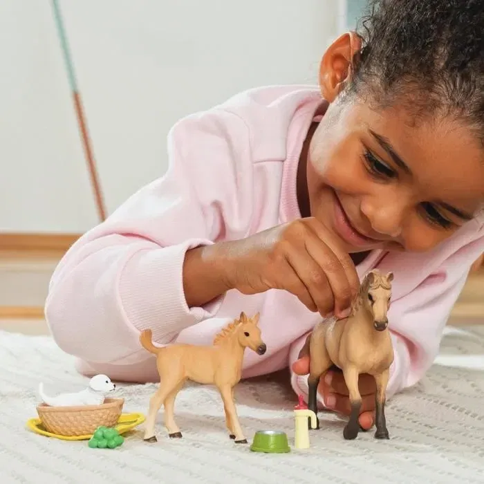 Schleich 42432 Cuidado de bebé para Baby Animals of Horse Club Sarah