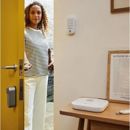 Yale YAL5052847131213 Kit de alarma inteligente con sirena exterior, 4 accesorios, Conectado Yale YAL5052847131213 Kit de alarma inteligente con sirena exterior, 4 accesorios, Conectado