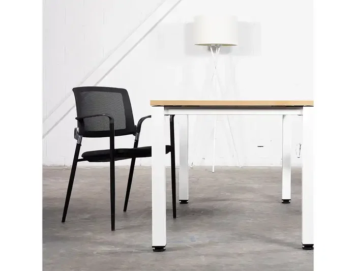 Silla confidente Rocada brazos fijos asiento tela ignífuga azul respaldo malla estructura metálica Silla confidente Rocada brazos fijos asiento tela ignífuga azul respaldo malla estructura metálica